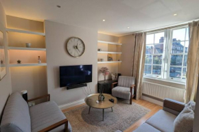 Cosy flat Steps from Hammersmith